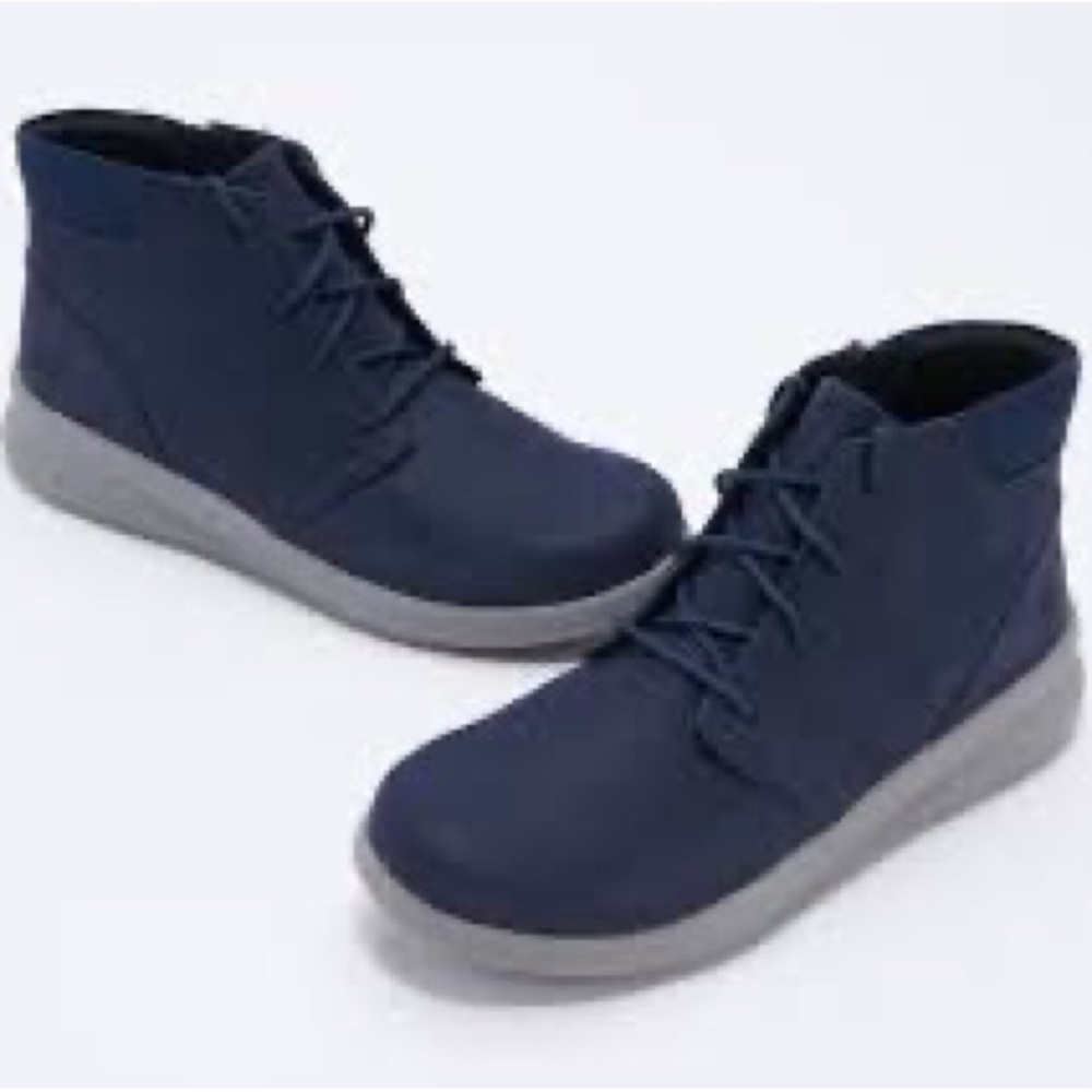 NEW!! Clarks Women’s Sillian 2.0 Way Navy Bootie Size 6M